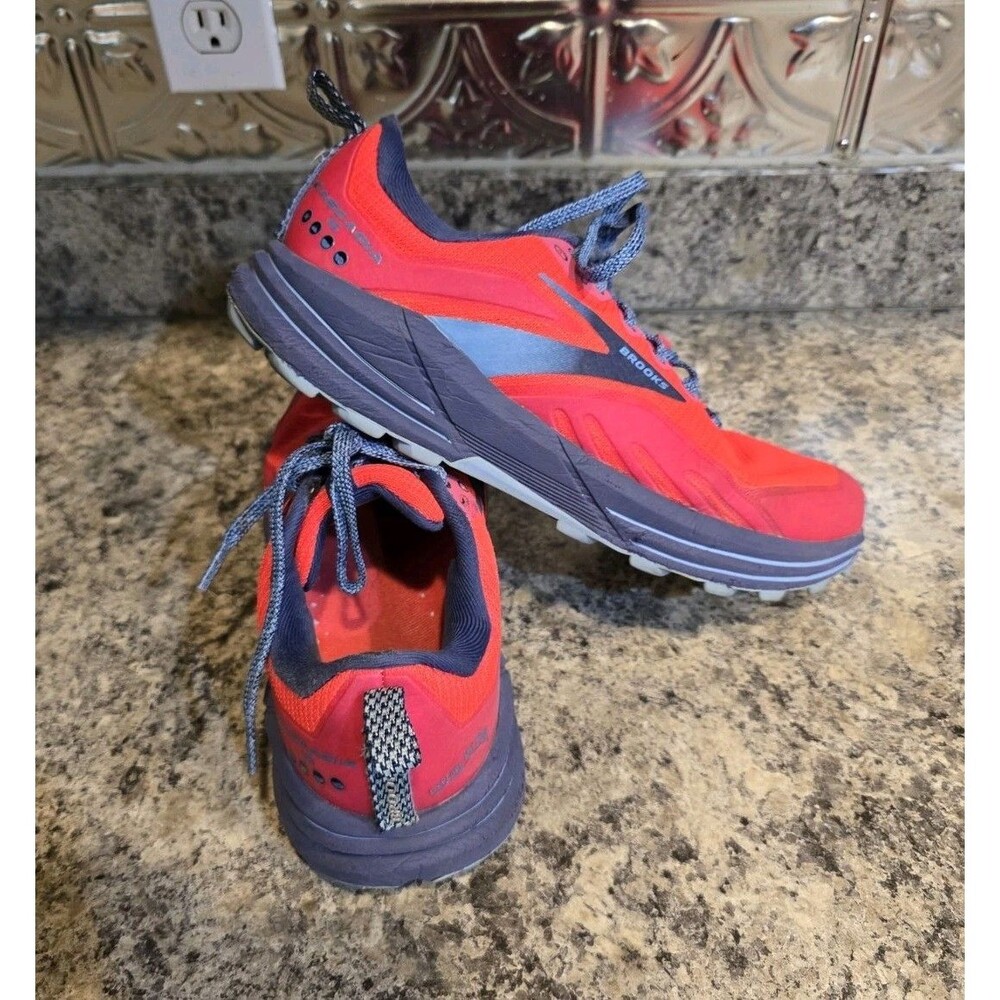 Brooks Cascadia 16 Womens Trail Running Shoes/Sneaker Red/Blue 1203631B647 Sz 11